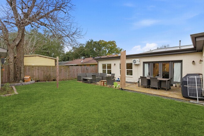 Building Photo - 5807 Ettrick Dr