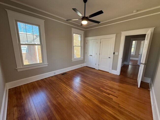 Building Photo - 4 Bedroom Fully Remodeled House Located in Five Points!
