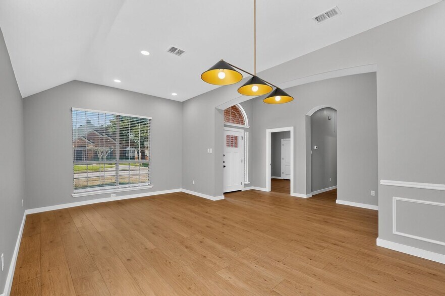 Building Photo - 11112 Amber Valley Dr