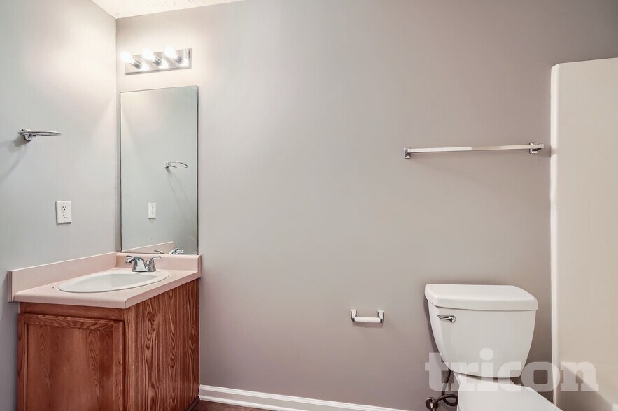 Building Photo - 1476 Steam Engine Way NE