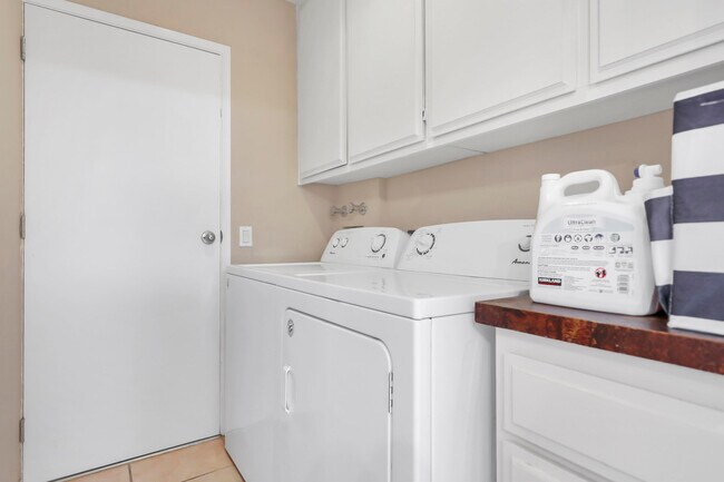 Building Photo - 72816 Mesa View Dr