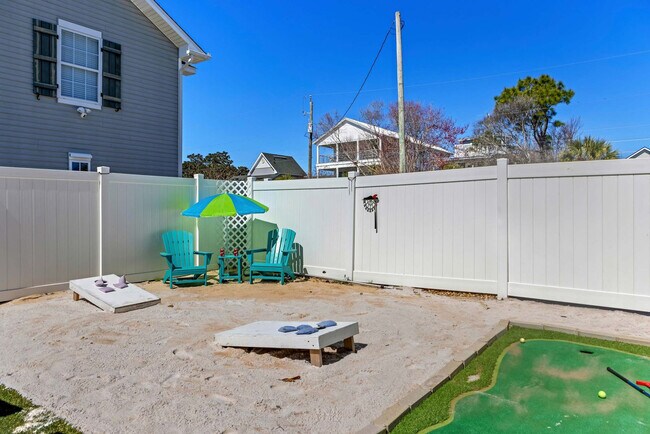 Building Photo - 4456 Luke Ave