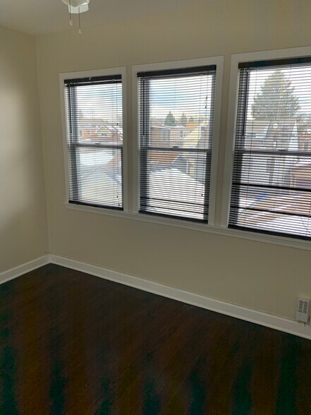 Building Photo - 4118 N Austin Ave