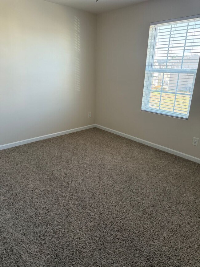 Building Photo - Available NOW! 3 bedroom 2.5 bath in Longs!!