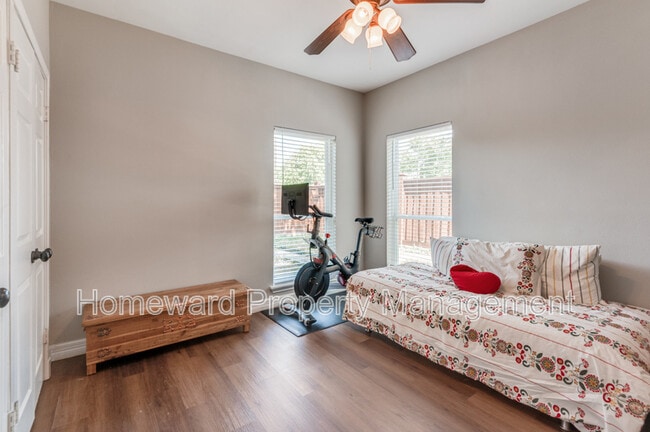 Building Photo - 552 Josephine St