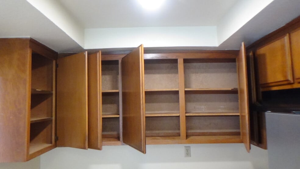 Kitchen Cabinets1 - 1113 Seabreeze Way
