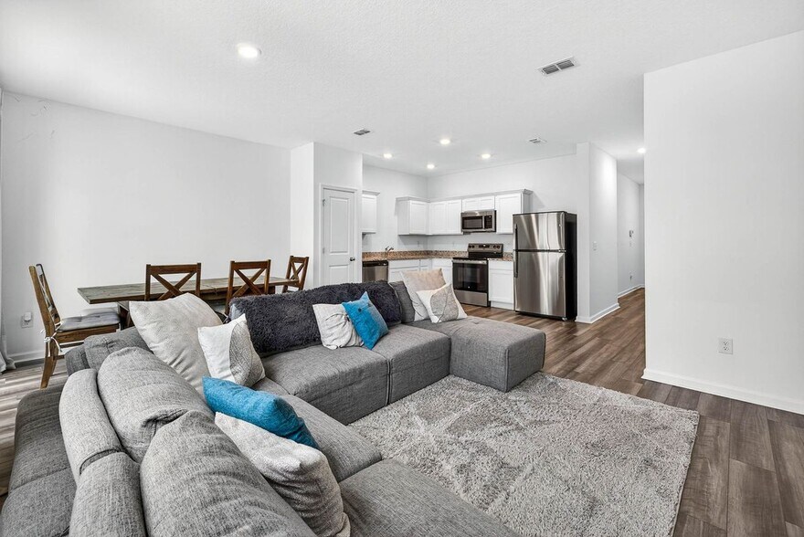 Building Photo - 6150 Calle Ochoa St