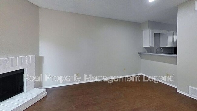 Building Photo - 8109 Silver Creek Rd