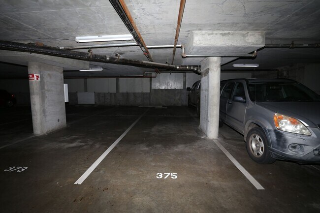 Building Photo - Hawaiki Tower - 2 bedroom, 2 bath with 2 c...