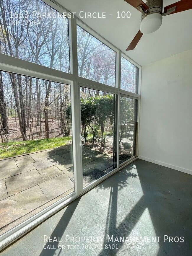 Building Photo - 1663 Parkcrest Cir