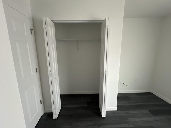 Building Photo - 9 Maple Dr