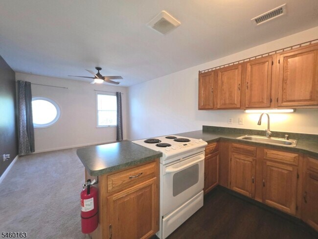 Building Photo - 272 US-206