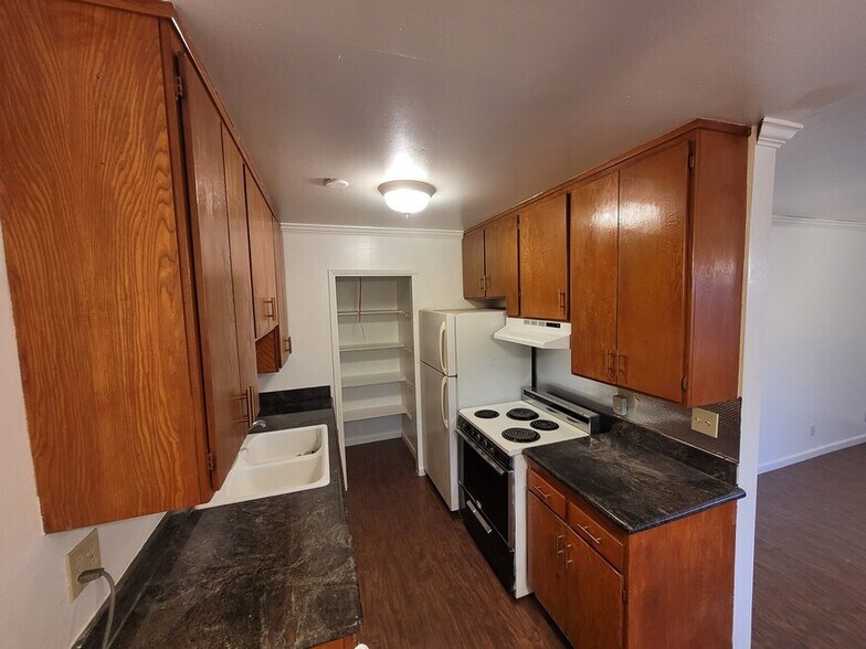 Renovated kitchen - 1586 Albatross Dr