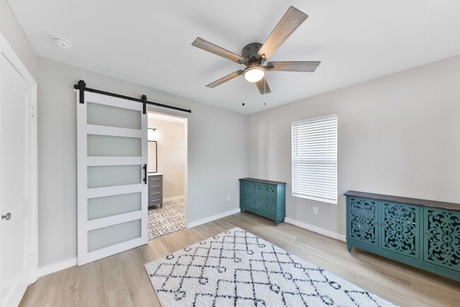 Building Photo - 315 W Norwood Ct