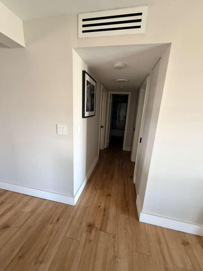 Building Photo - 301 SE 3rd St