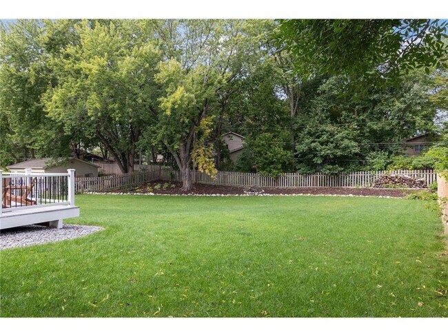 Building Photo - 18620 26th Ave N