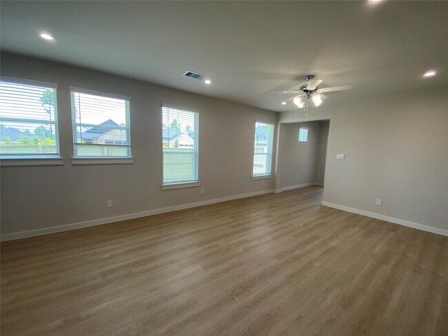 Building Photo - 40414 Gerygone Ln