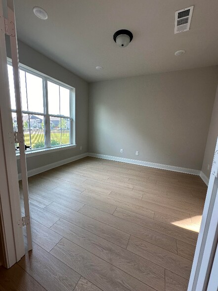 Building Photo - 13357 Hedgebrook Pl