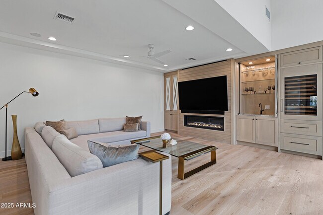 Building Photo - 5841 N Echo Canyon Cir