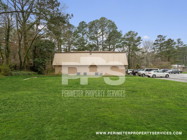 Building Photo - FULLY RENOVATED UNIT!!! WITH ONE MONTH REN...
