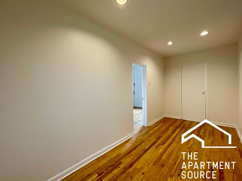 Building Photo - 2223 N Hoyne Ave