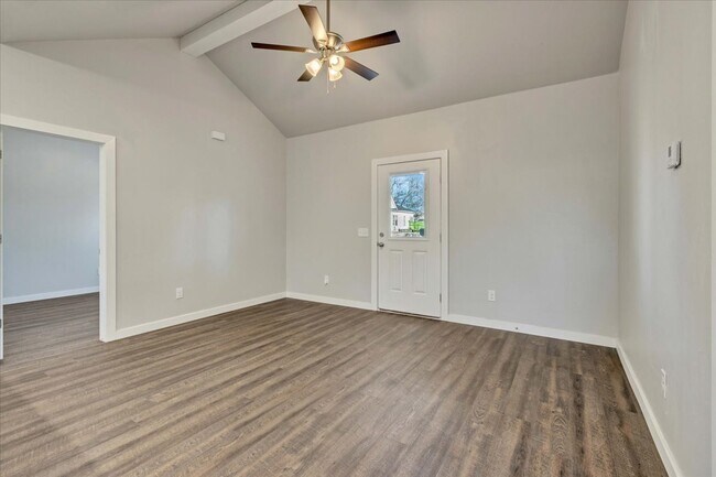 Building Photo - 414 N Tucker Ave