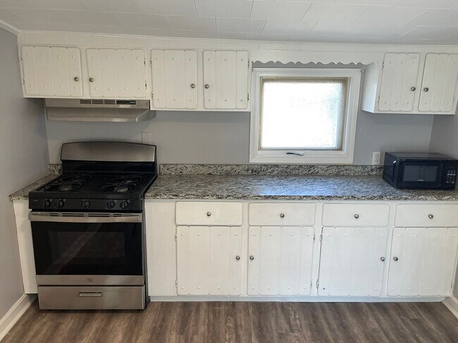 Building Photo - 117 Marshall St