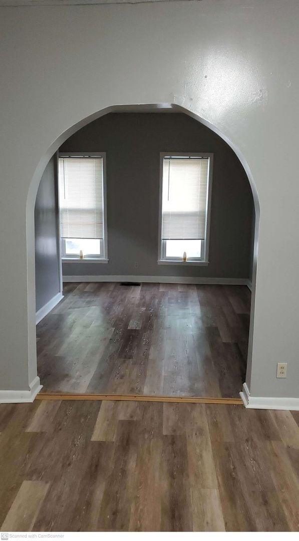 Building Photo - Great 2 bed 1.5 bath home includes bonus room and has central air conditioning!