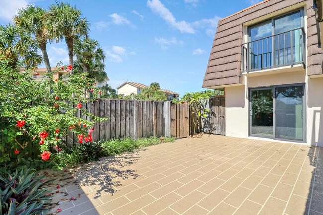 Building Photo - 2324 23rd Ct