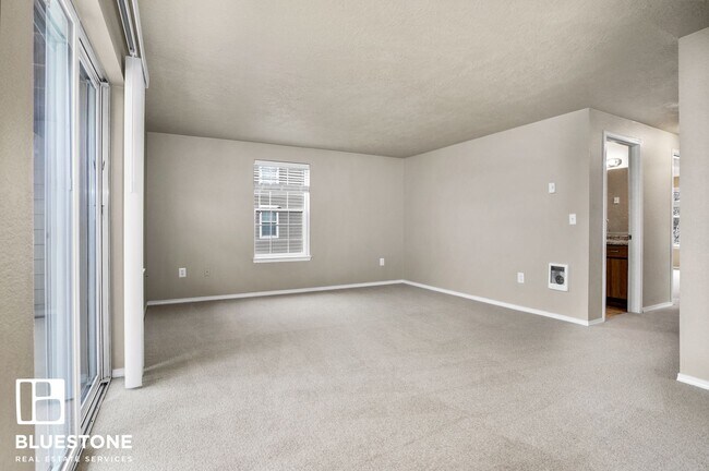 Interior Photo - Lakepoint at Inland Shores