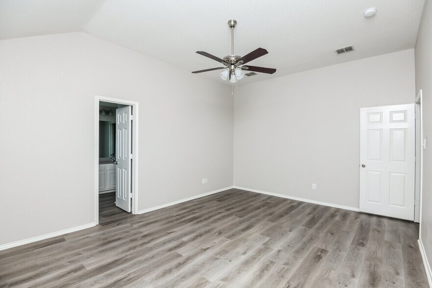 Building Photo - 1205 Artesia Dr