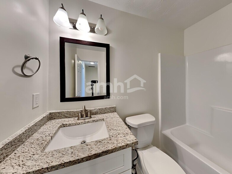 Building Photo - 2540 Marlin Dr