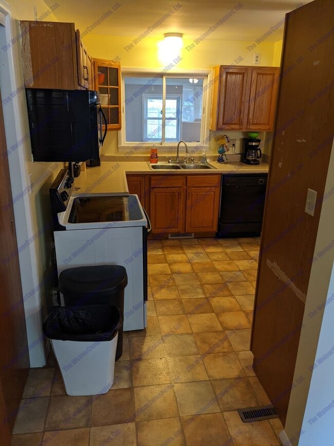 Building Photo - Now leasing!!!