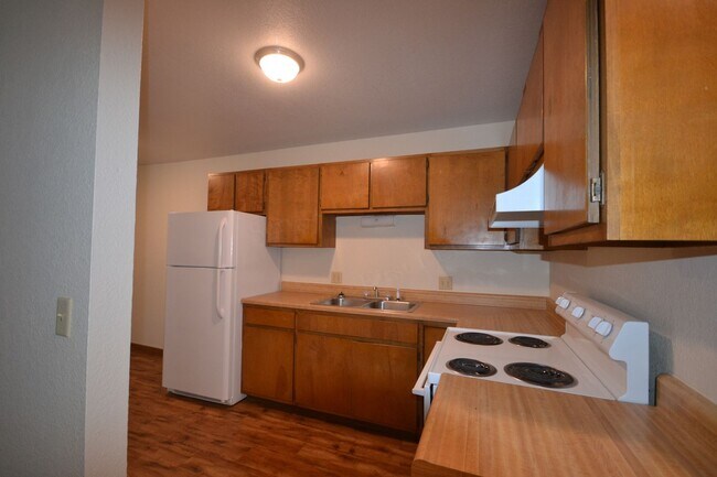 Building Photo - Marshfield Apartments