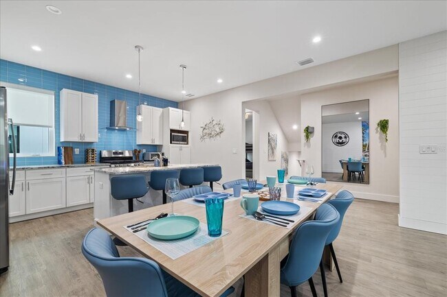 Building Photo - 623 Petit Wy