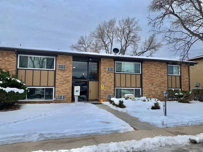 Building Photo - Renovated 2 Bed, 1 Bath in North Central Longmont! Move in special - 2 Weeks Free, Flexible lease...