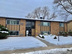 Building Photo - Large Two-Bedroom Apartment with Private H...