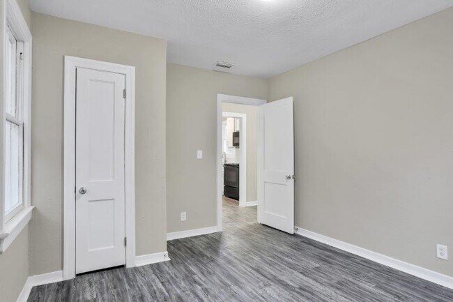 Building Photo - 2227 Blanding Blvd