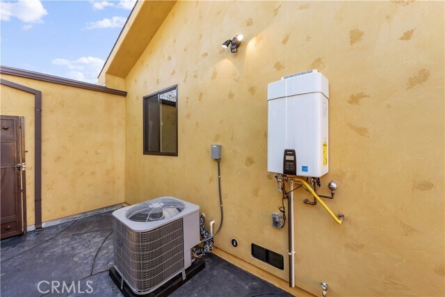 Building Photo - 13249 Kagel Canyon St