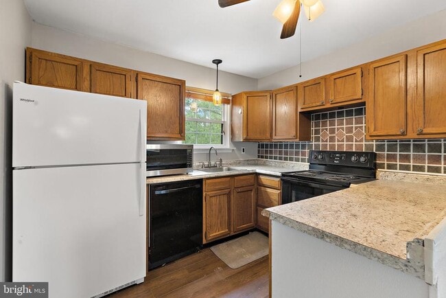Building Photo - 193 Stirling Ct