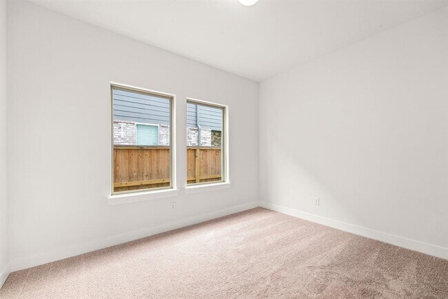 Building Photo - 801 Laguna Grn Ln