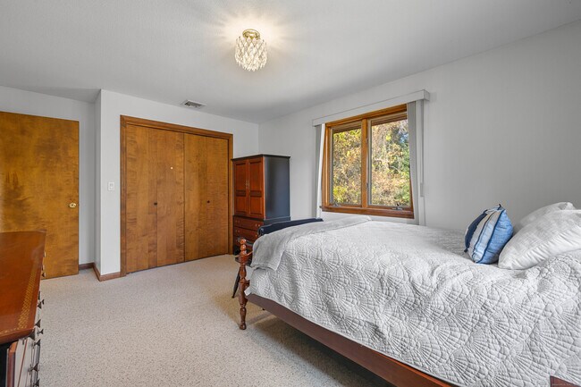 Building Photo - 117 Church Hill Rd