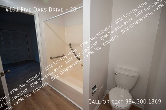 Building Photo - 4101 Five Oaks Dr