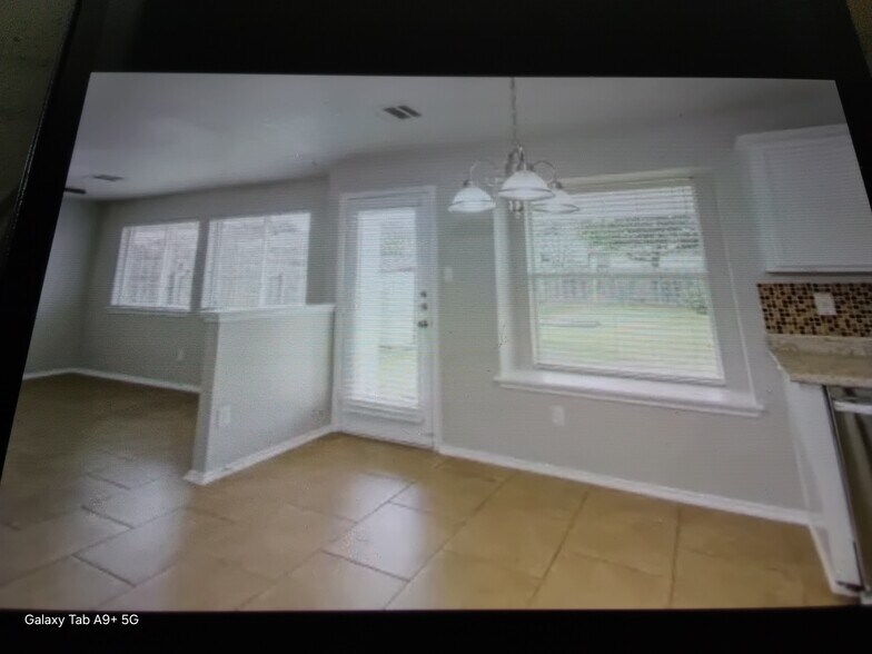 Building Photo - 14820 Lipton Ln