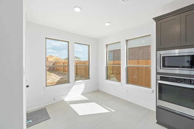 Building Photo - 21127 Coral View Dr
