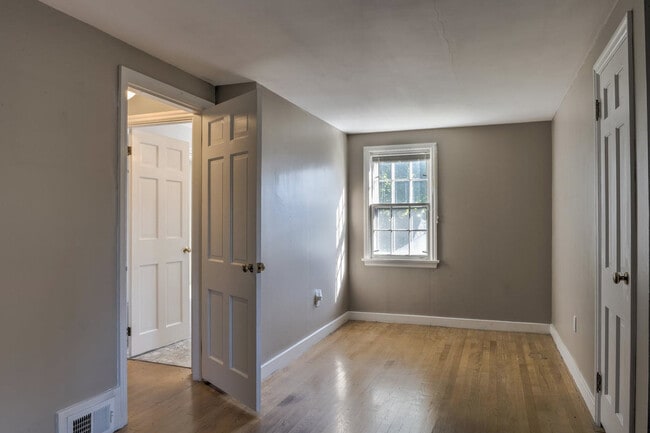 Building Photo - 35 Hastings Ave