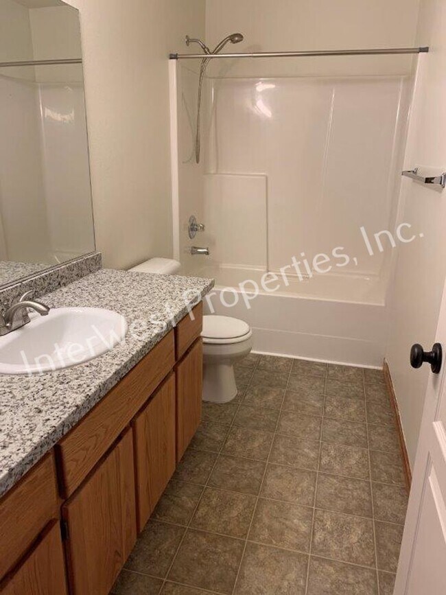 Building Photo - FLIK01-OPM