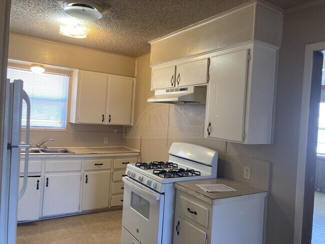 Building Photo - 1315 Jefferies, Killeen