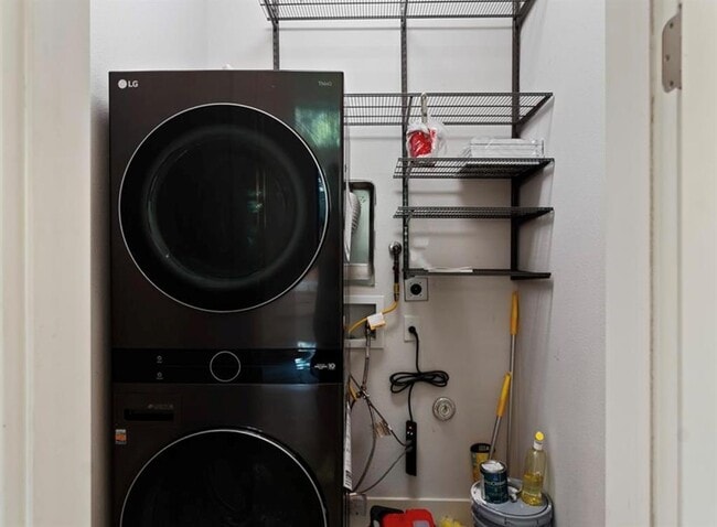 Building Photo - 1609 J J Seabrook Dr