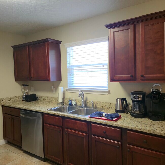 Building Photo - 400 Yancey St